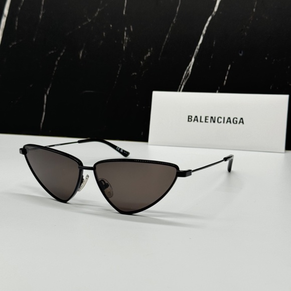 NEW BALENCIAGA WOMEN CAT EYE SUNGLASSES - Picture 2 of 10